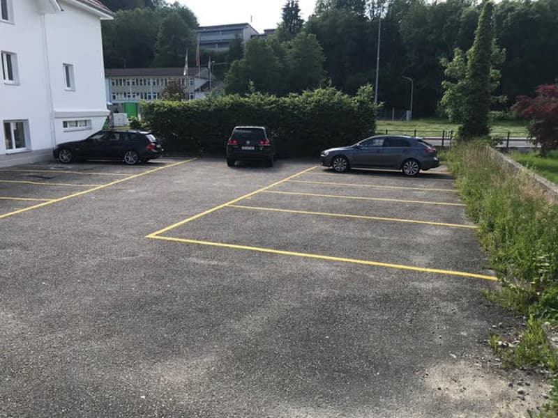 Parkplatz zu vermieten an der Bergstrasse 1 in Uerkheim (3)