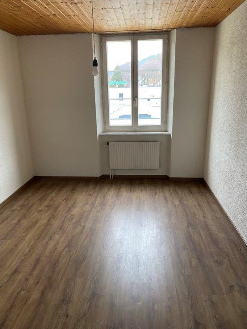 Charmant appartement de 2.5 pièces à Moutier! Un loyer offert! (4)