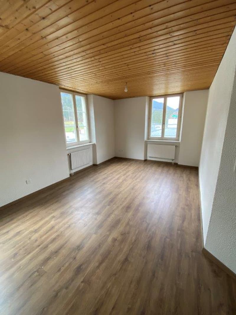 Charmant appartement de 2.5 pièces à Moutier! Un loyer offert! (2)
