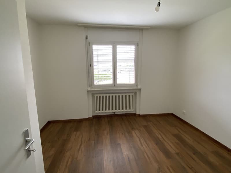 Moderno appartamento 3.5 locali con balcone e vista panoramica a Biasca (5)