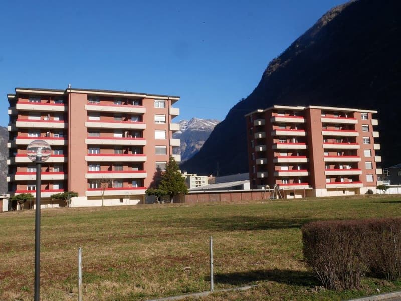 Moderno appartamento 3.5 locali con balcone e vista panoramica a Biasca (1)