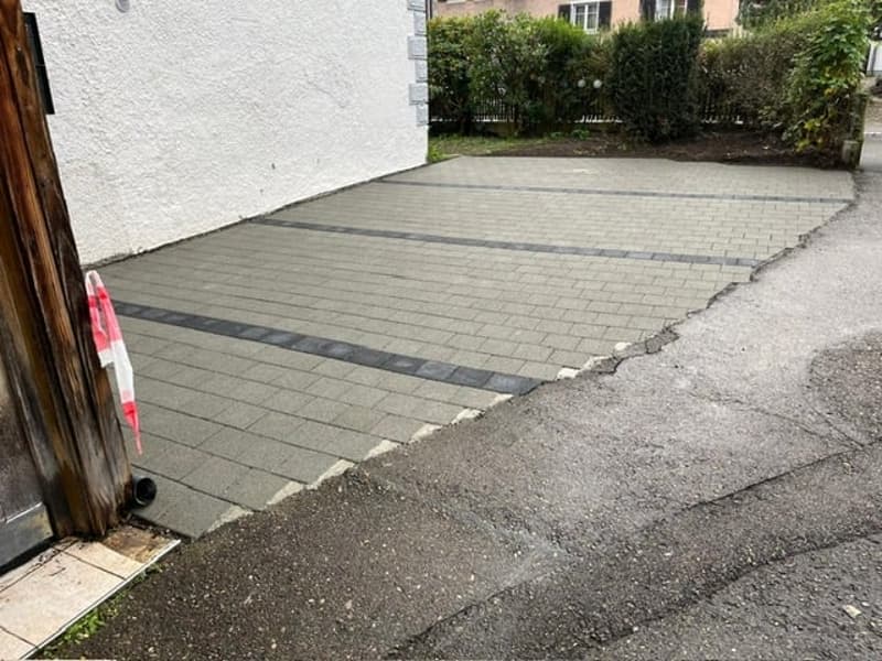 Parkplätze zu vermieten in Grüningen (3)