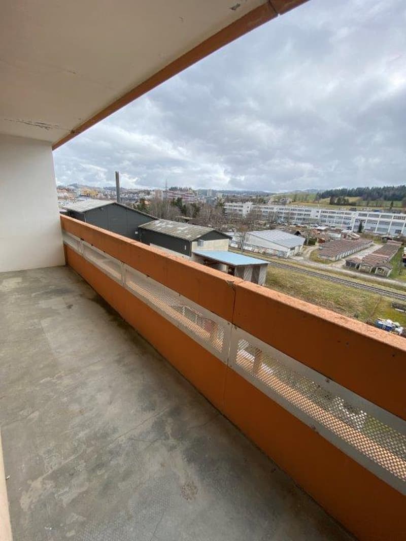 Charmant appartement de 2.5 pièces avec balcon à La Chaux-de-Fonds (7)