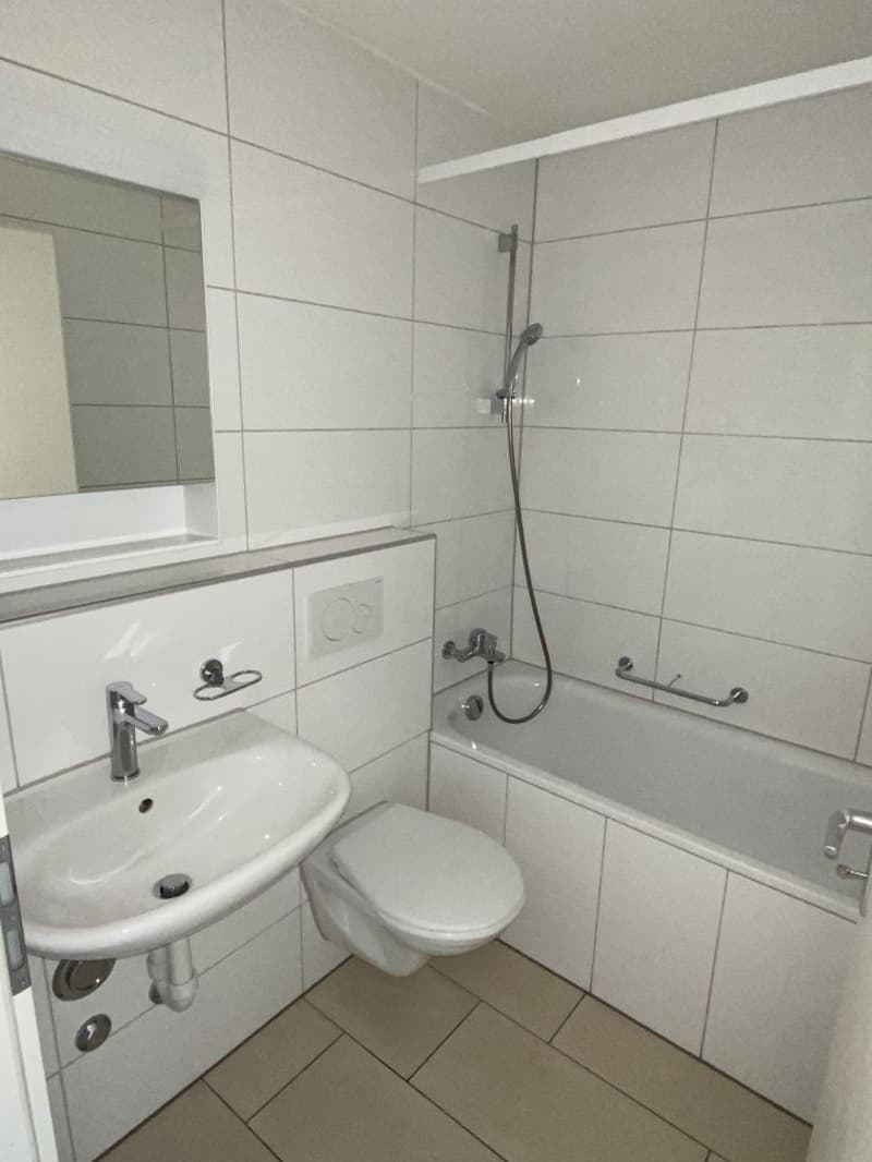 Charmant appartement de 2.5 pièces avec balcon à La Chaux-de-Fonds (6)