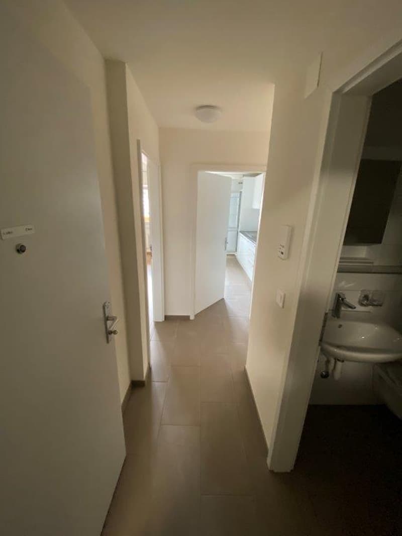 Charmant appartement de 2.5 pièces avec balcon à La Chaux-de-Fonds (5)