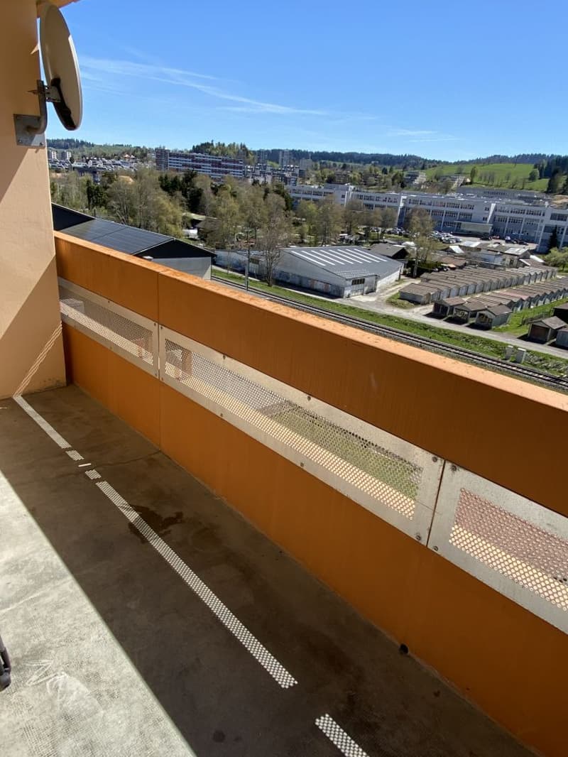 Appartement lumineux de 3 pièces avec balcon au 6ème étage – La Chaux-de-Fonds (7)