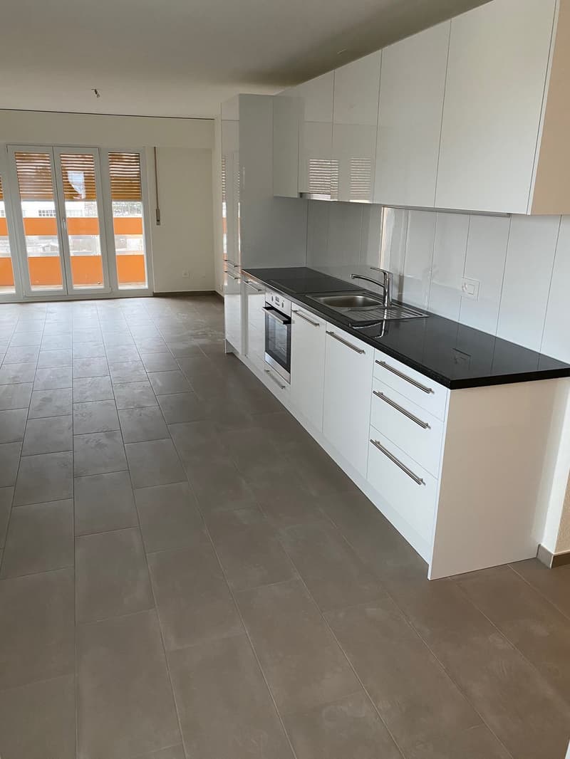Appartement lumineux de 3 pièces avec balcon au 6ème étage – La Chaux-de-Fonds (2)
