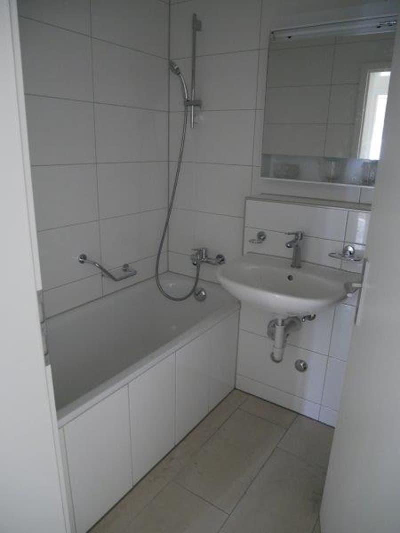 Appartement lumineux de 3 pièces avec balcon au 6ème étage – La Chaux-de-Fonds (6)