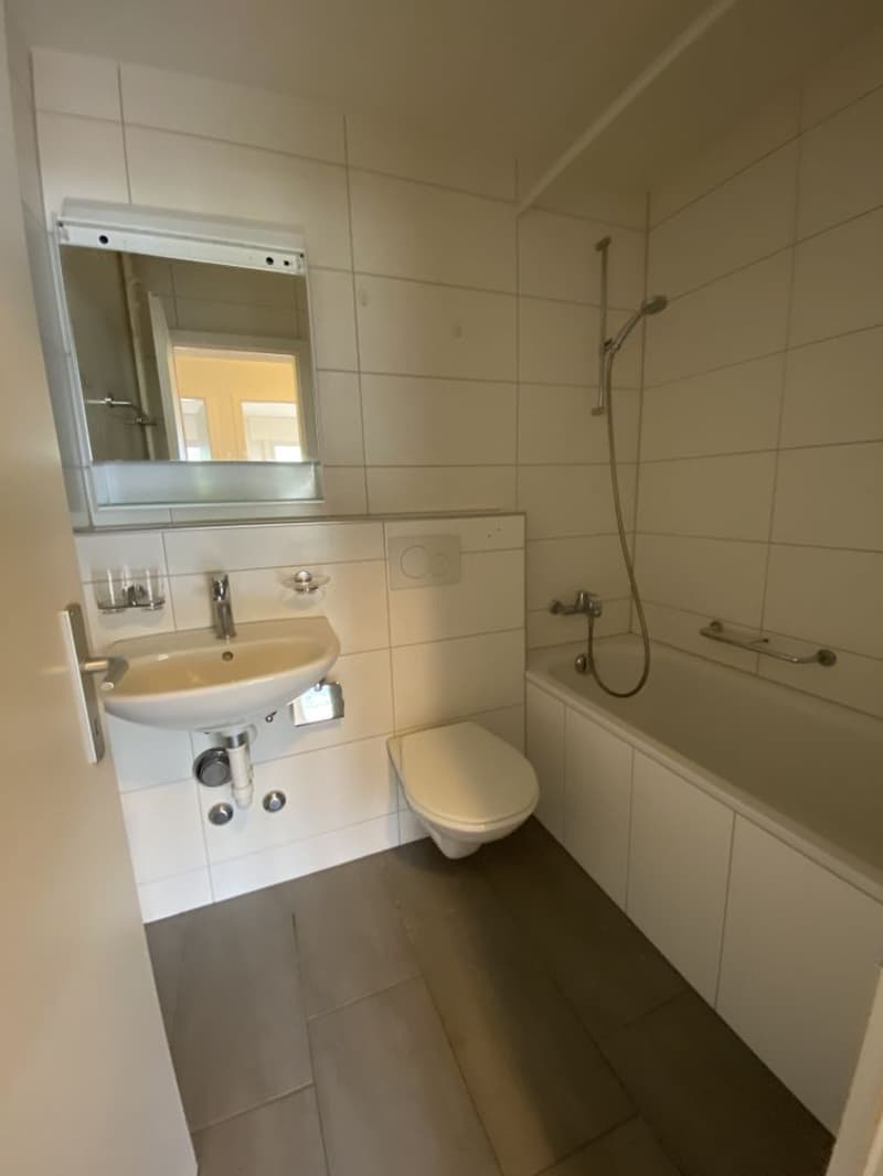Appartement moderne de 3.5 pièces avec balcon à La Chaux-de-Fonds (3)