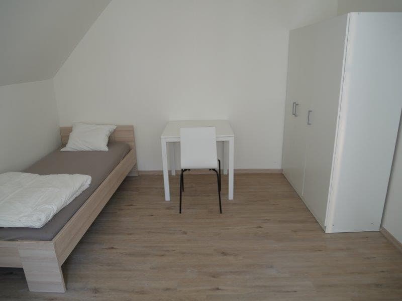 Renovierte und möblierte Zimmer zu sehr günstigem Preis (2)