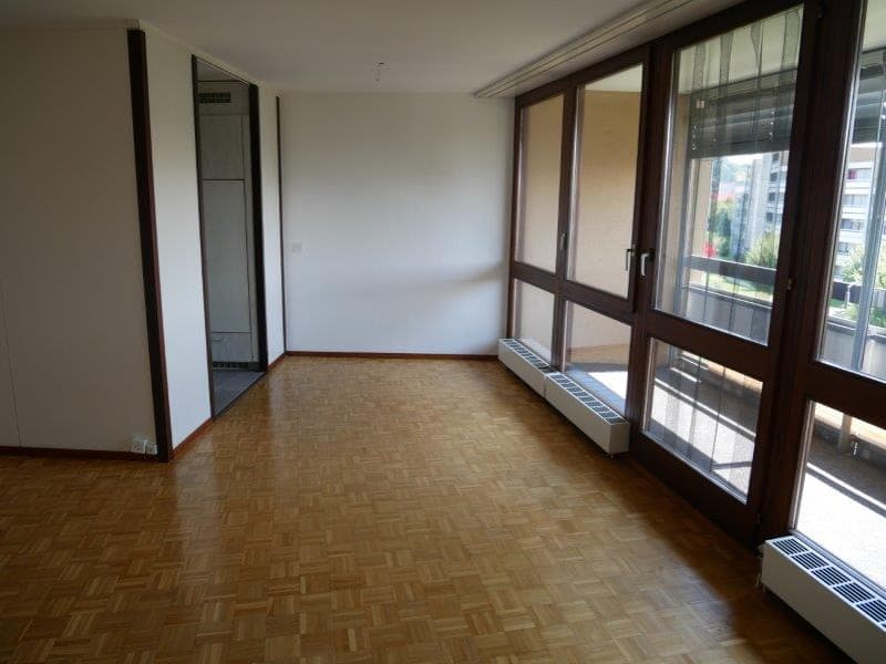 Helle 3.5-Zimmer-Wohnung mit Balkon und schöner Aussicht in Niederlenz (4)