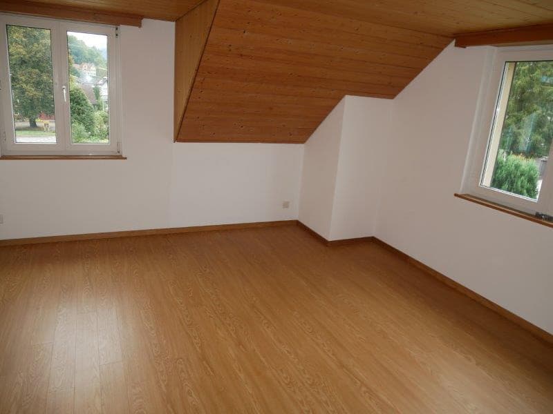 Charmante 4.5-Zimmer-Maisonette-Wohnung mit Balkon und Kamin in Ulisbach (10)