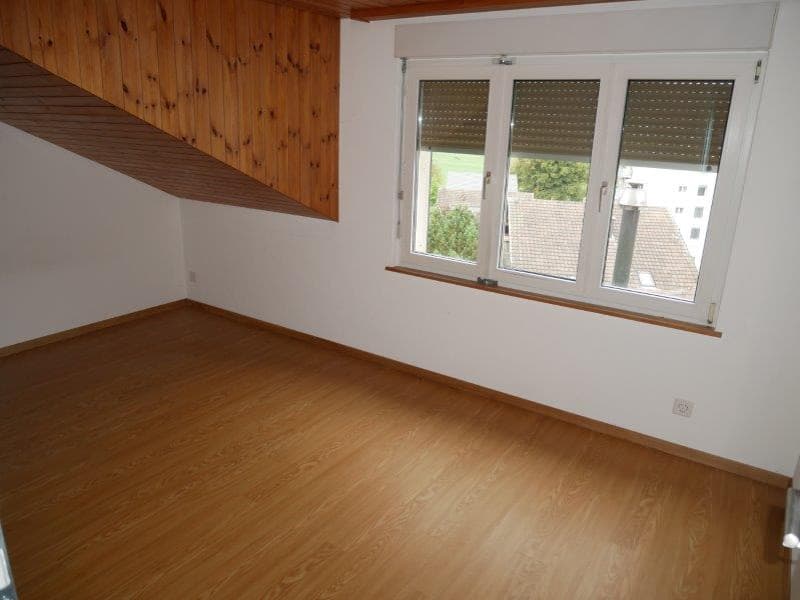 Charmante 4.5-Zimmer-Maisonette-Wohnung mit Balkon und Kamin in Ulisbach (9)