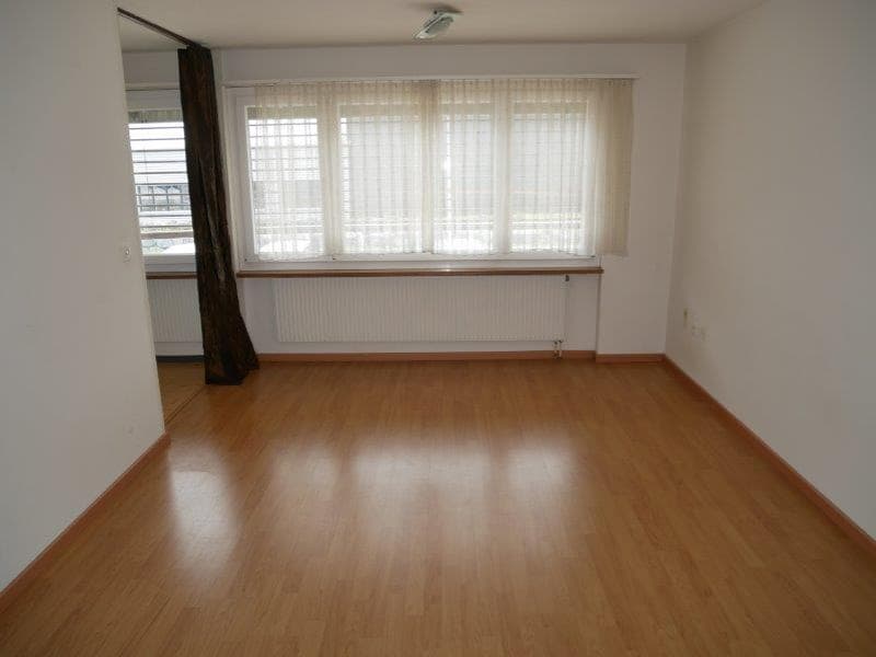 Gemütliche 1.5-Zimmer-Wohnung in Bilten – ruhige Lage mit schöner Aussicht (2)
