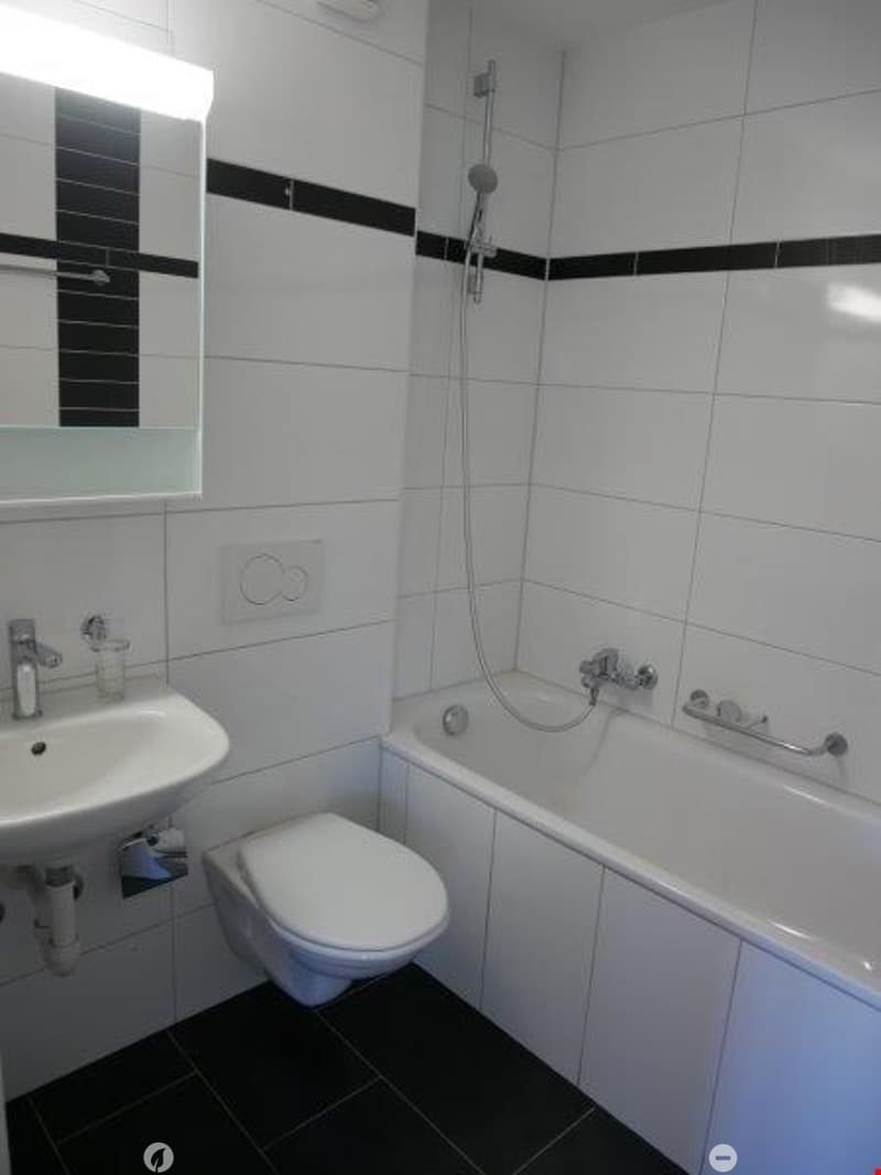 Moderne 3.5-Zimmer-Wohnung mit Balkon in Biel/Bienne (7)