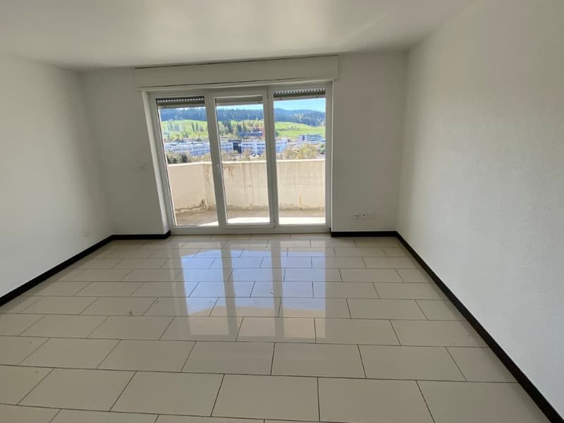 Appartement moderne de 4.5 pièces avec balcon et vue panoramique – La Chaux-de-Fonds (2)