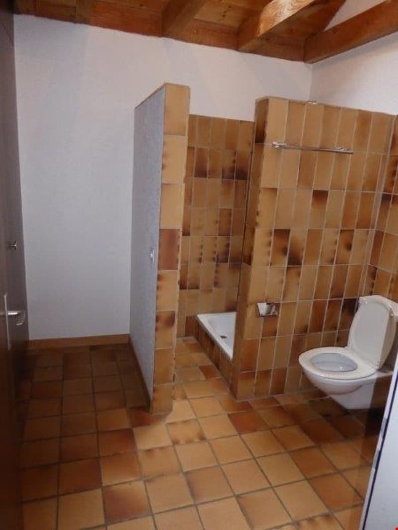 Geräumige 6-Zimmer-Wohnung mit Balkon und schöner Aussicht in Kerzers (8)