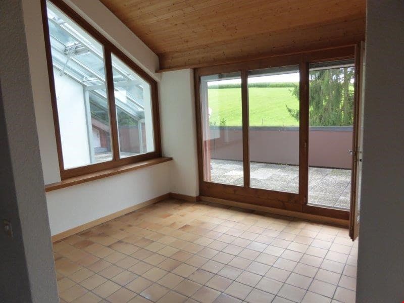 Geräumige 6-Zimmer-Wohnung mit Balkon und schöner Aussicht in Kerzers (5)