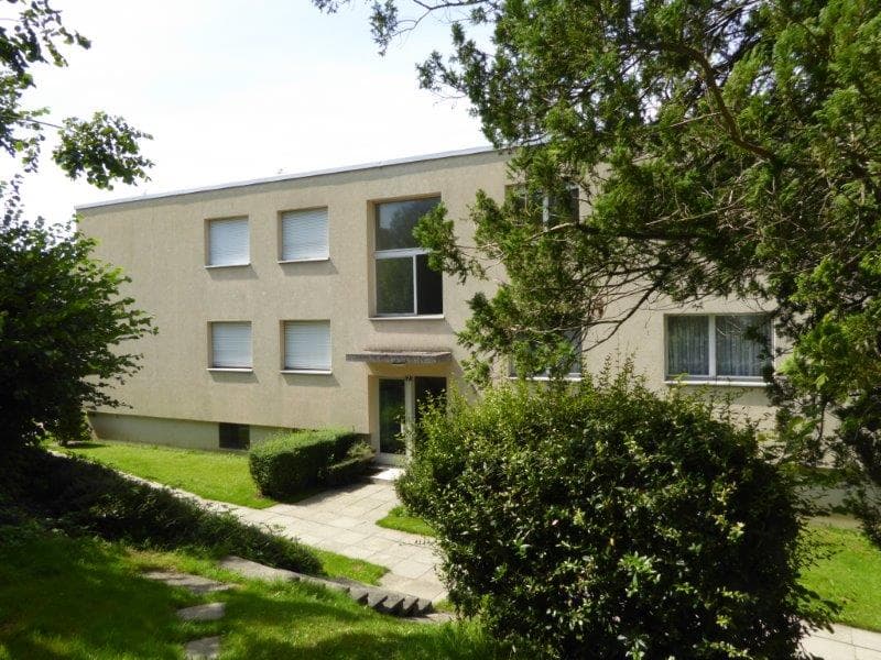 Wunderschöne renovierte 2-Zimmerwohnung mit grossem Balkon (1)