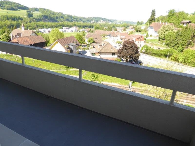 Wunderschöne renovierte 2-Zimmerwohnung mit grossem Balkon (6)