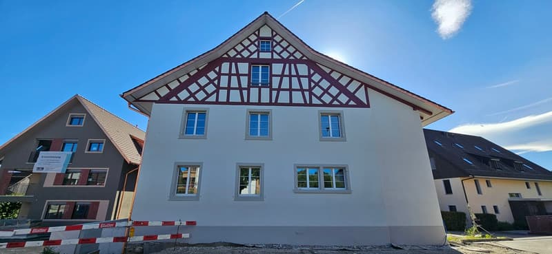 Erstvermietung 3 1/2-Zimmerwohnung im umgebauten Altbau mit 2 Balkonen (2)