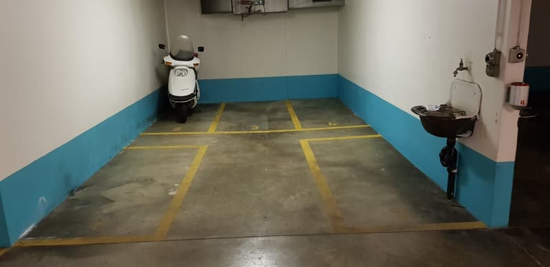 Motorrad-Abstellplätze in Einstellhalle (1)