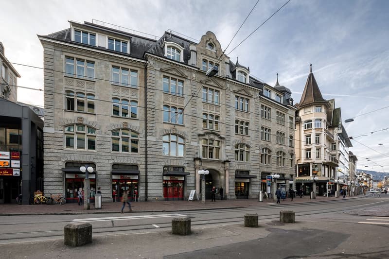 Direkt am Stauffacher - Büros an bester Geschäftslage in Zürich - mit Parkplätzen (1)