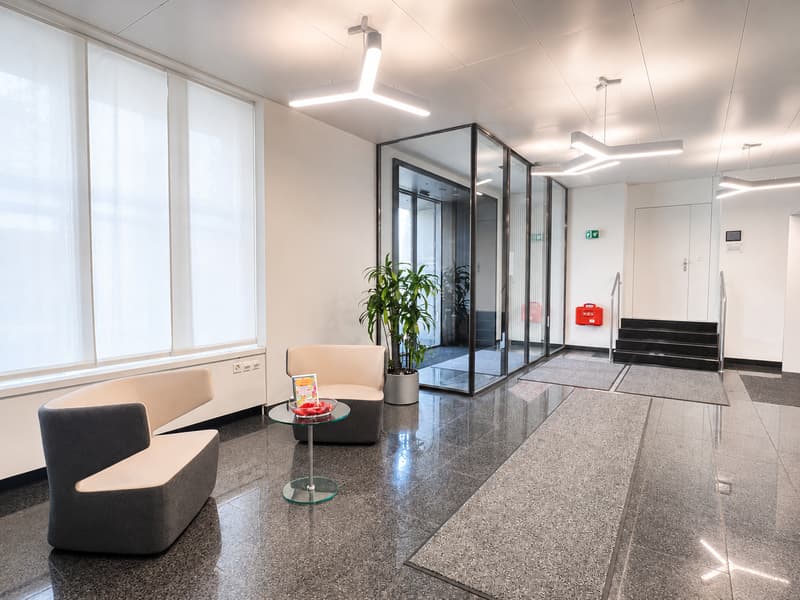 Bezugsbereite Bürofläche mit Terrasse und Parkplätzen (8)