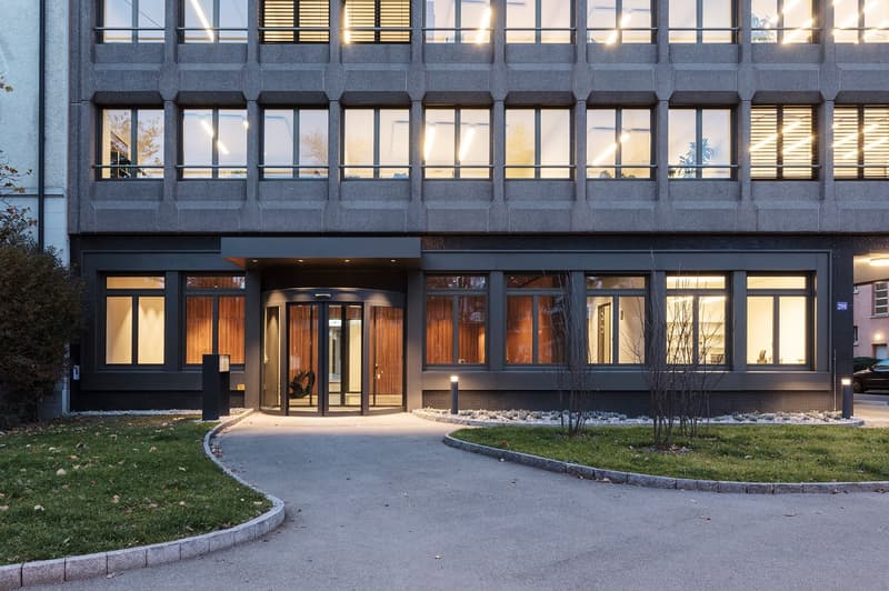 PLUG & WORK - Eigenes Geschäftshaus mit Terrasse und vielen Parkplätzen (8)