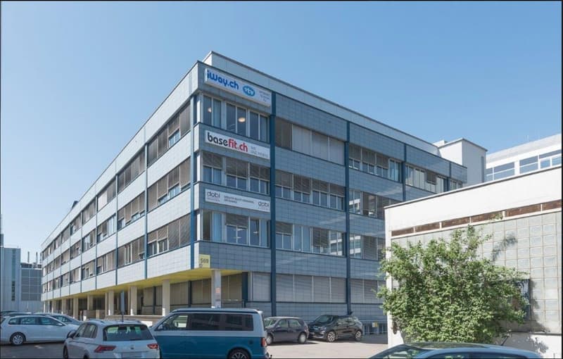 700m2 helle und vielseitige Gewerbe- / Bürofläche - viele Parkplätze (5)