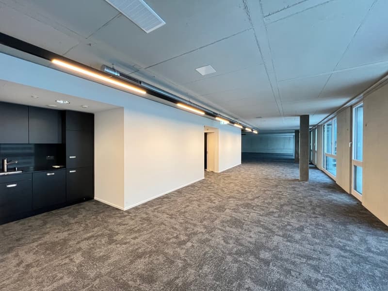 Neue bezugsbereite Büroflächen mit Balkon (4)