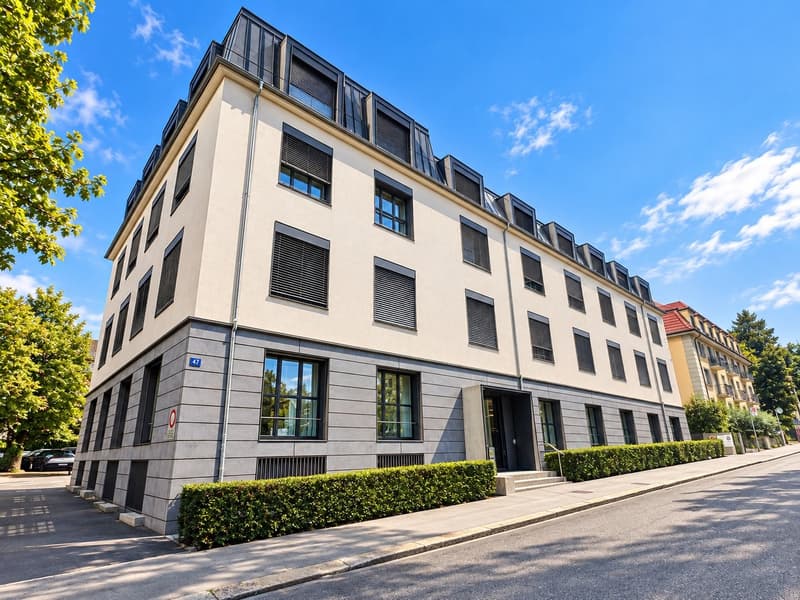 Bezugsbereite Bürofläche mit Terrasse und Parkplätzen (1)