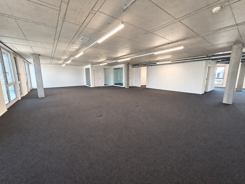 Bezugsbereite Büros mit exklusivem Balkon im Wright-Place. (2)