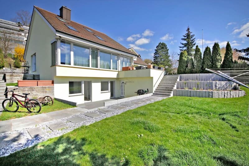 Gehobene 2.5-Zimmerwohnung mit riesigem Garten! (1)