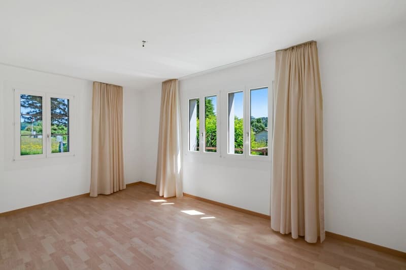 Grosszügige 5.5-Zimmer-Gartenwohnung mit herrlicher Aussicht ins Grüne (15)