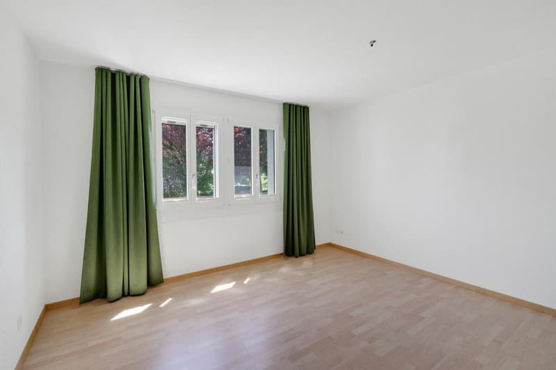 Grosszügige 5.5-Zimmer-Gartenwohnung mit herrlicher Aussicht ins Grüne (14)