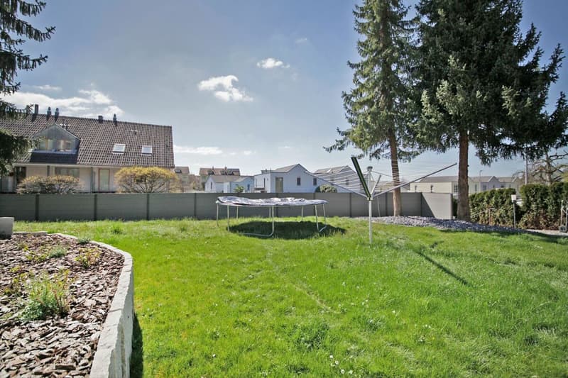 Gehobene 2.5-Zimmerwohnung mit riesigem Garten! (2)