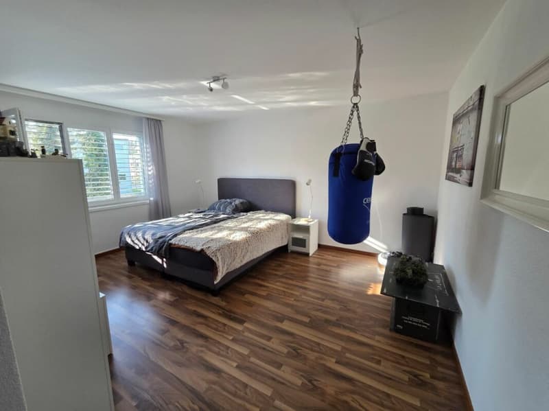Wunderschöne 4.5-Gartenwohnung im Eigentumsstandard mit Cheminée an sehr ruhiger und südlicher Lage (8)