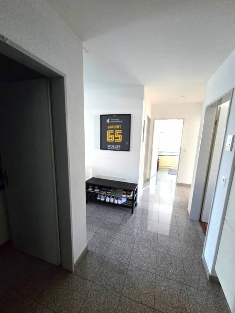 Wunderschöne 4.5-Gartenwohnung im Eigentumsstandard mit Cheminée an sehr ruhiger und südlicher Lage (10)