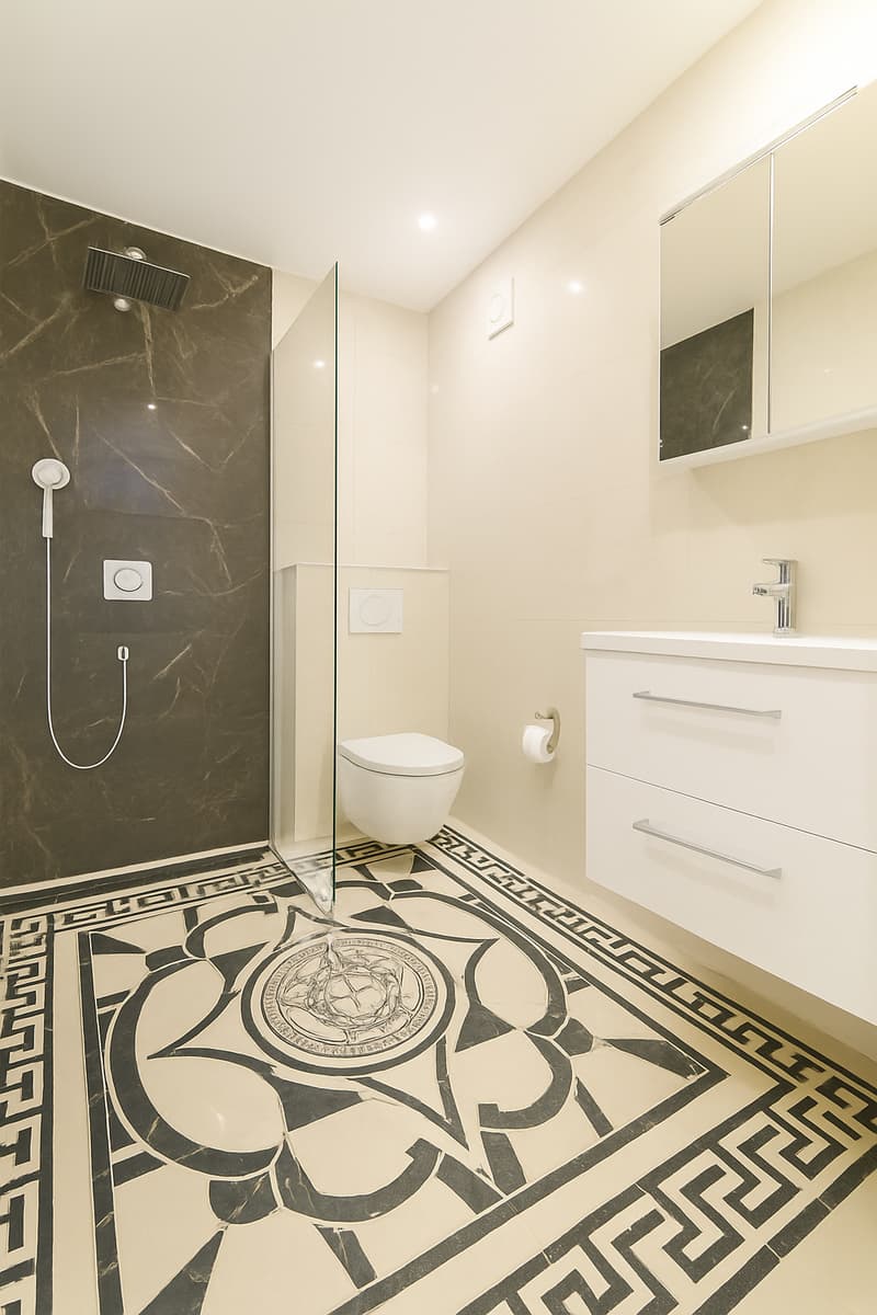 Neu renovierte große 4.5 Zimmerwohnung mit Anbindung an privatem großen Park / Swimmingpool (5)