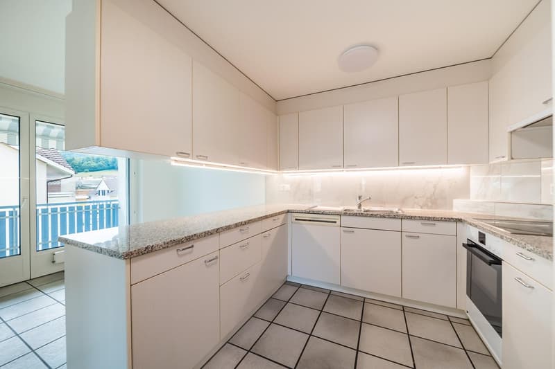 Helle wunderschöne neu renovierte 4.5-Zimmer-Wohnung an zentraler Lage. (3)