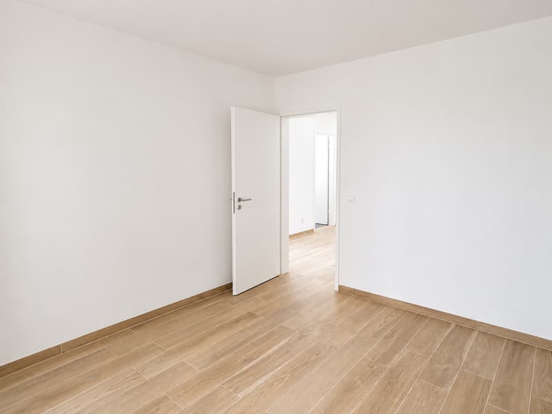 Neu renovierte große 4.5 Zimmerwohnung mit Anbindung an privatem großen Park (6)