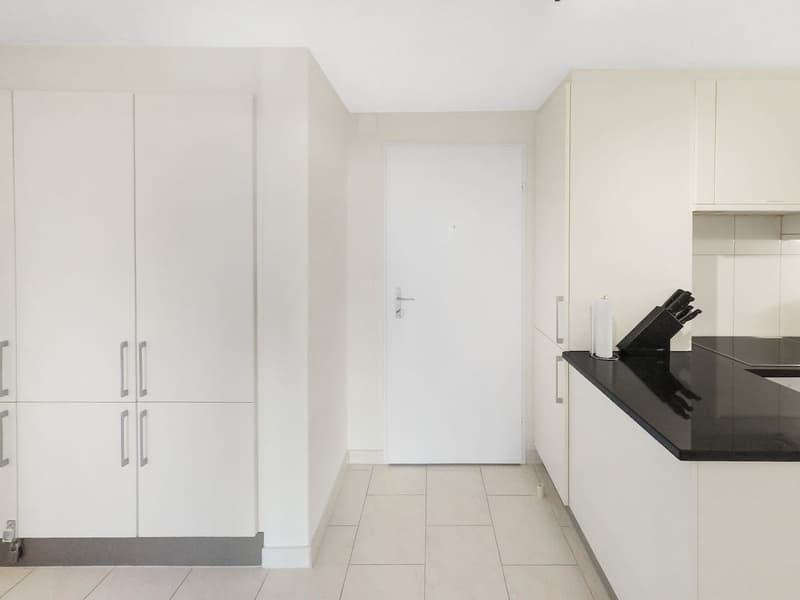 Renovierte und möblierte 2.5-Zimmer-Wohnung in Zug mit Seesicht (11)