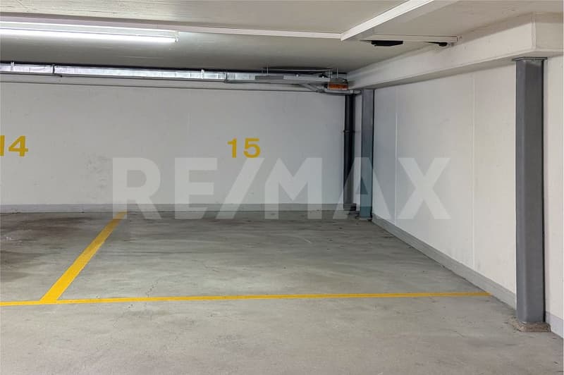 Place de parking dans le garage (5)