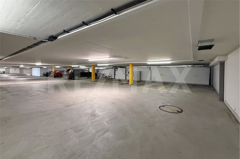 Place de parking dans le garage (3)