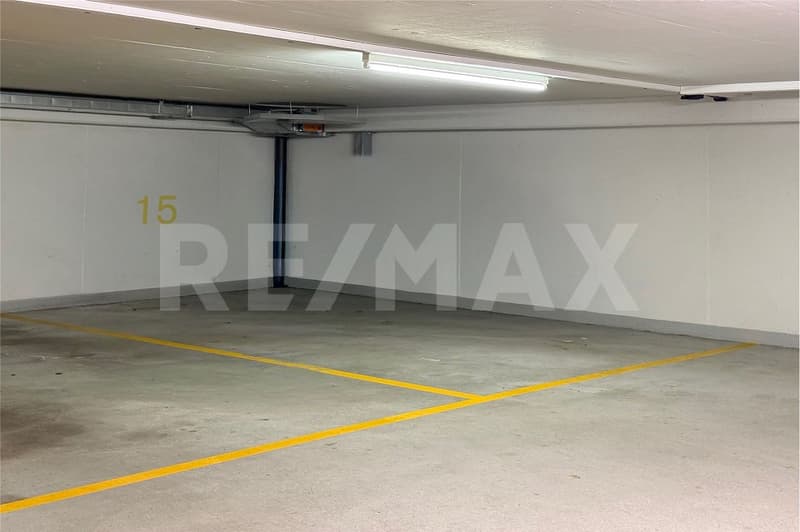 Place de parking dans le garage (4)