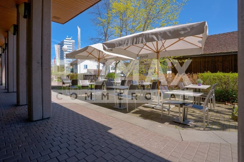 Restaurant Oase mit Aussensitzplätzen direkt am Bach (2)