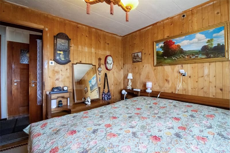 Charmantes 4½ Zimmer Chalet mit Weitblick über Feld und Flur im Wohnrecht (2)