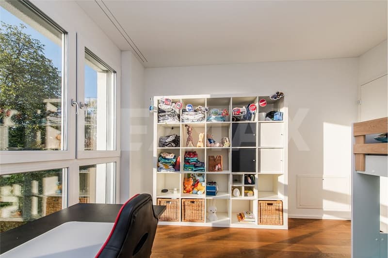 IN GEHDISTANZ ZUM S-BAHNHOF: FREISTEHENDES 5½-ZIMMER-HAUS (5)