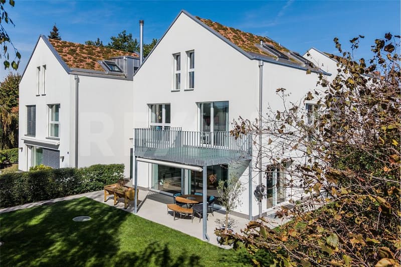 IN GEHDISTANZ ZUM S-BAHNHOF: FREISTEHENDES 5½-ZIMMER-HAUS (1)